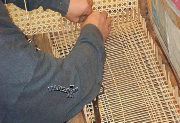 ΕΠΙΣΚΕΥΕΣ ΧΕΙΡΟΠΟΙΗΤΑ ΣΕ ΚΑΡΕΚΛΕΣ ΜΕ ΒΙΕΝΝΕΖΙΚΗ ΨΑΘΑ